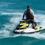 Tamer Hosny Instagram - صباح الفل عالكل 😀 شوية تمرينات عالصبح عشان بعض مشاهد الفيلم في البحر🏊🏻‍♀️