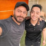 Tamer Hosny Instagram - ميكا الوجه الجديد العسل ابو دم خفيف 😀انضم لاسرة فيلم ( ريستارت) النهارده و للعلم اسمه الحقيقي سيد اسامه و ان شاء الله ليه مستقبل كبير في التمثيل شوفته النهارده انسان طيب و بيشقى من زمان مبروووووك يا ميكااااا 🫶❤️💪 @sayed_osama11