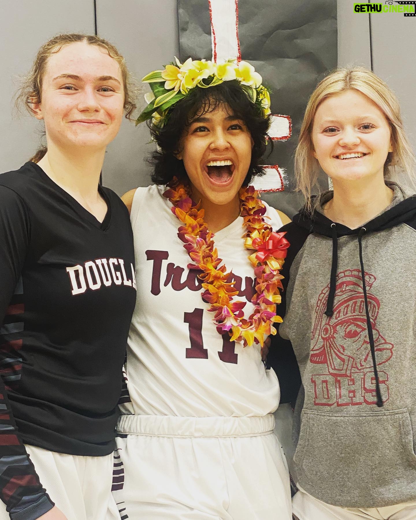 Tamina - 16.8K Likes - WE L❤️VE YOU🌺🤟🏽!!!!!
.
.
#MaleataSnukaPolamalu #11 #SeniorNight🏀 #ProudMama