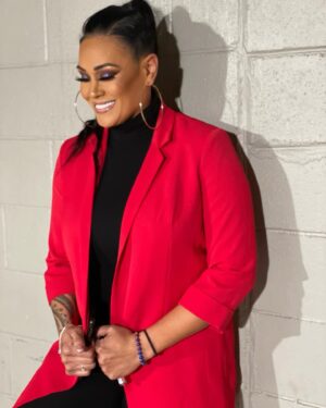 Tamina Instagram - At the end of the day…. just LAUGH and SMILE❣️😅😄 #RAW 
.
.
.
Makeup by: @themickeyfitzpatrick 
Hair by: @bfabulous1