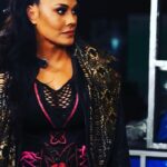 Tamina Instagram - He asked for it…🤣💋😂 Repost from @wwe • @saronasnukawwe gives @realtozawa a good luck kiss 💋! #WWERaw @usa_network