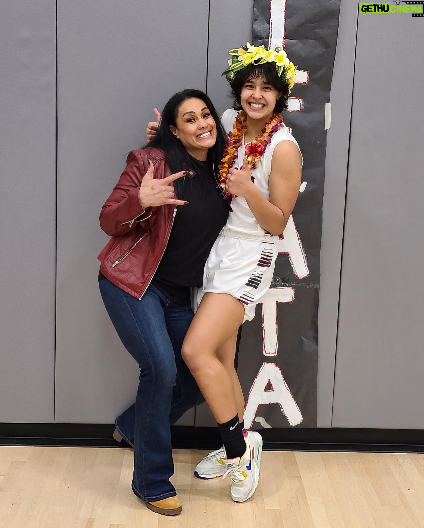 Tamina - 16.8K Likes - WE L❤️VE YOU🌺🤟🏽!!!!!
.
.
#MaleataSnukaPolamalu #11 #SeniorNight🏀 #ProudMama