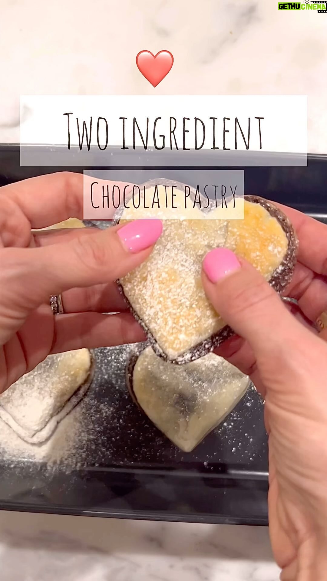 Tammin Sursok Instagram - HAPPY VALENTINES DAY 💕 GLUTEN- FREE Nutella- alternative, two ingredient pastry! I filmed this before I cut down on sugar but my kiddos didn’t and are obsessed with these! 🤤 I used a gluten free puff pastry but you can use any you want or make your own! My kids love Nutella but there is SO much sugar so we used an alternative! Comment recipe below and I’ll send it to your dm ❤️ #recipe #valentines #pastry #glutenfree