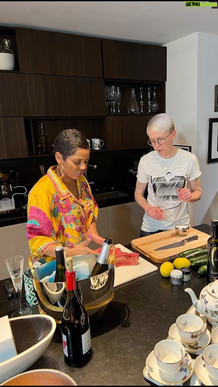 Tamron Hall Instagram - I’m excited to share my new book “A Confident Cook” created with my dear friend, chef and James Beard award winner @lishsteiling is available for pre-order. We’re building a community of confident cooks, keep an eye out here for more.✨🔗👆🏾