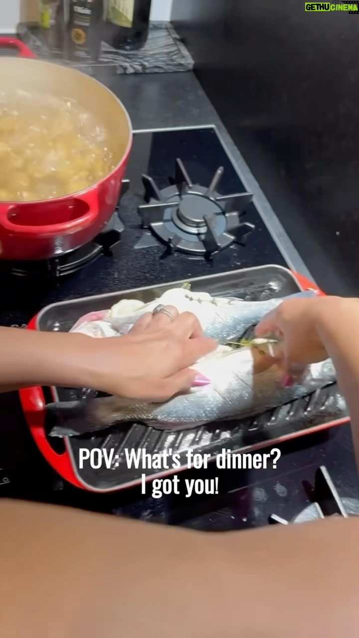 Tamron Hall Instagram - TamFam! Are you confident enough to cook with us? Pre-order A CONFIDENT COOK now at aconfidentcook.com 🧑🏾🍳 👩🏼🍳