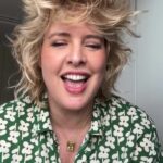 Tania Llasera Instagram - Directo #esponTania sobre la #perimenopausia y sus gracias #FuerzaCoñil!!! Y sobre el tratamiento que me hice hace poco. Ah y explicación de #chumino y del #tiramisù
