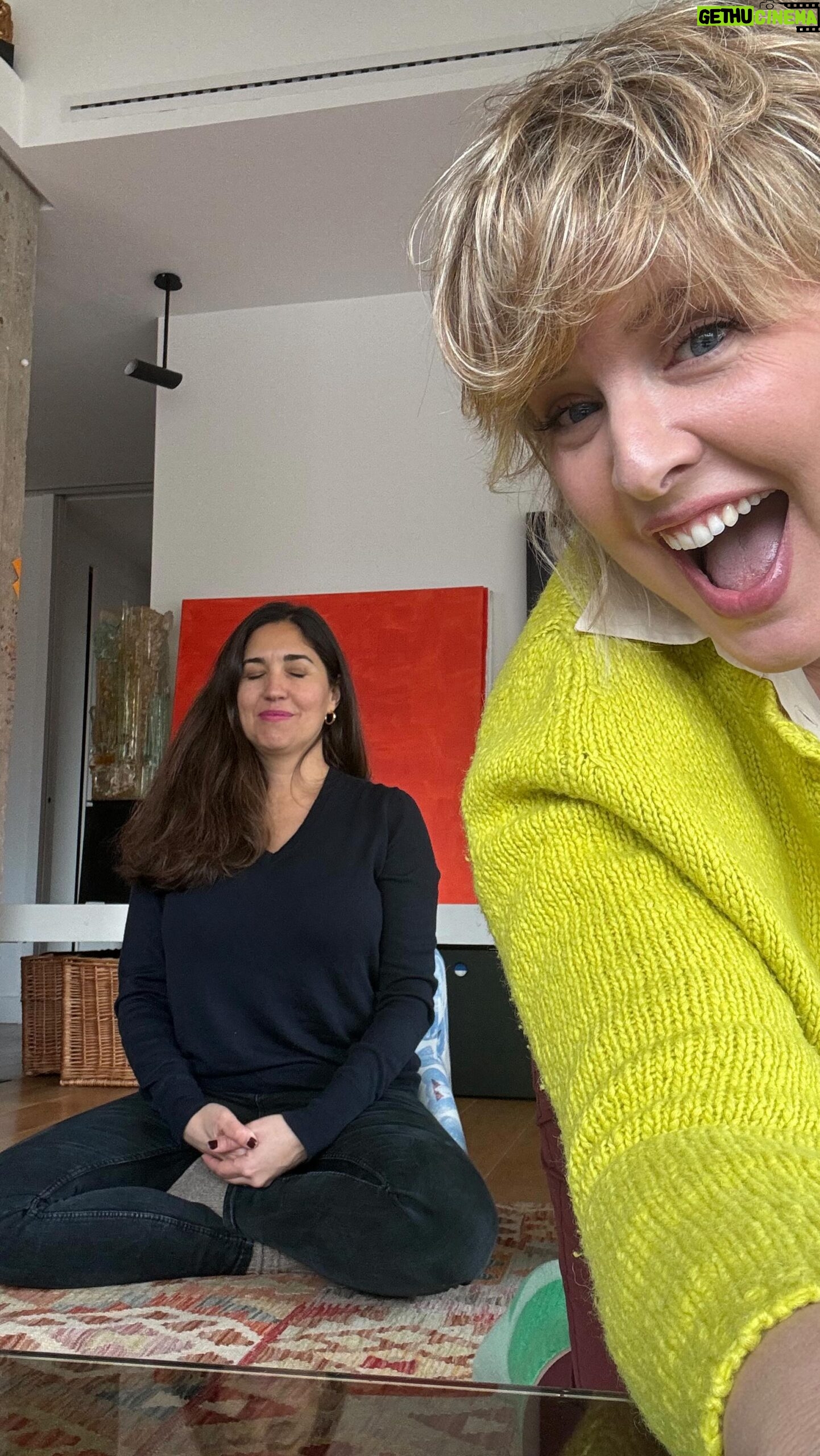 Tania Llasera Instagram - Lecci贸n en meditaci贸n y baile final, el d铆a antes del #8M, con @lauraferrandiz09馃А #mujeres #autocompasion #mindfulness #ESPONtania #44