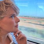 Tania Llasera Instagram – De viaje y posando como si no fuesen #selfies jajajja #posing #posando