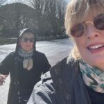 Tania Llasera Instagram - Fotos primeras del pelo, que según mi madre esta precioso mira que te hago fotos. Jajajaj. Fin de en el norte, el tiempo una 💩 absoluta. Aunque estas fotos son de los dos segundos que hizo bueno. Abuelos e hijos de disfrute absoluto. #desaparecidayfeliz #vidaoffline.