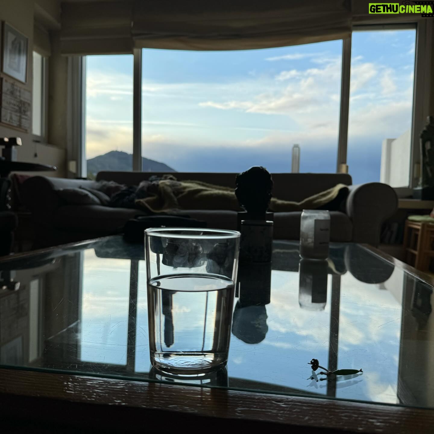 Tania Llasera Instagram - Fotos primeras del pelo, que según mi madre esta precioso mira que te hago fotos. Jajajaj. Fin de en el norte, el tiempo una 💩 absoluta. Aunque estas fotos son de los dos segundos que hizo bueno. Abuelos e hijos de disfrute absoluto. #desaparecidayfeliz #vidaoffline.