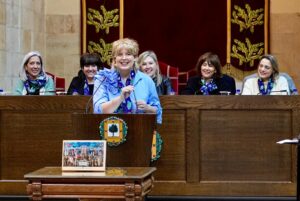 Tania Llasera Instagram - Un dia para no olvidar nunca. Impresionante. Ayer 1 de marzo feliz y muy nerviosa, di un discurso sobre #LaConciliacion para La Junta Extraordinaria de Mujeres Electas y La Casa de Juntas de Gernika. Que alegría me dió que hasta las músicas eran mujeres con txistu. Orgullosa de ser vasca y de que las mujeres de Euskal herria me hayan elegido a mí para algo tan importante. #orgullo #euskalherria #emakumeaklehenorainbeti #44 #esponTANIA