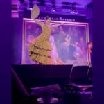Tania Llasera Instagram - La historia es larga: la hermana de mi ex novio Ali, iraní y residente en Suecia, me avisó hace unas semanas de que estaría en Madrid y quería ver un espectáculo de flamenco… Mirad yo entiendo de flamenco como de vino, poco pero me flipa. Pues me la he llevado a ver flamenco, el mejor claro, donde siempre se superan…en el @corralmoreria aquí con Marta Gálvez que es maravilla, y con David Coria, en una propuesta diferente, con un celo, un grande…qué potencia y qué fuerza!! Sin aire nos dejó. Mi Elnaz estaba FELIZ y yo más. Después de no vernos en 22 Años, gracias a las redes sociales, sabemos de nuestras vidas y nos escribimos mucho, yo la admiro, y al verla fue como si fuese ayer.