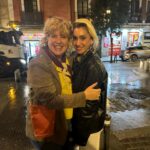 Tania Llasera Instagram - La historia es larga: la hermana de mi ex novio Ali, iraní y residente en Suecia, me avisó hace unas semanas de que estaría en Madrid y quería ver un espectáculo de flamenco… Mirad yo entiendo de flamenco como de vino, poco pero me flipa. Pues me la he llevado a ver flamenco, el mejor claro, donde siempre se superan…en el @corralmoreria aquí con Marta Gálvez que es maravilla, y con David Coria, en una propuesta diferente, con un celo, un grande…qué potencia y qué fuerza!! Sin aire nos dejó. Mi Elnaz estaba FELIZ y yo más. Después de no vernos en 22 Años, gracias a las redes sociales, sabemos de nuestras vidas y nos escribimos mucho, yo la admiro, y al verla fue como si fuese ayer.