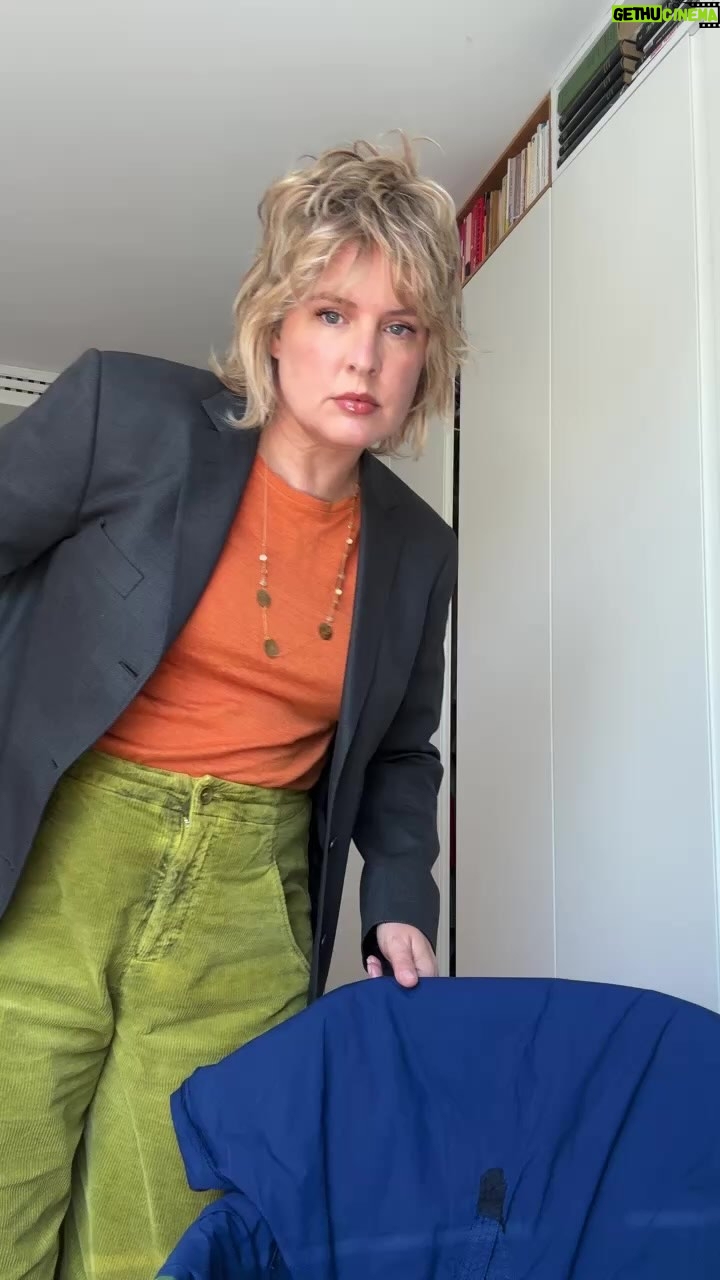 Tania Llasera Instagram - Directo sobre el trabajo de influencer, mi peinado, las vacaciones de verano y el marmite. Tal cual. #esponTania #amiPodcastsoyYO