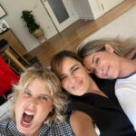 Tania Llasera Instagram – Las conductoras, y nos falta @anneigartiburu…💚 @elenassanchez_ y @ainhoaarbizu sois mis primeras amigas in da business and I love you. 🫶🏻