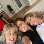 Tania Llasera Instagram – Las conductoras, y nos falta @anneigartiburu…💚 @elenassanchez_ y @ainhoaarbizu sois mis primeras amigas in da business and I love you. 🫶🏻