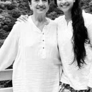 Tanishaa Mukerji Instagram - Happy birthday my Maaaaa! My warrior my devi! The one who showed me that age is just a number and that life is for living on ur own terms ! Here are just a few images that show the many colours that make u You! Generous loving and always ready to take care of everyone!!! Love uuu my earth mother ! ❤️💚🧜‍♀️💃💎✨⭐️