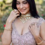 Tanishaa Mukerji Instagram – The best outfit that made me feel the most glamorous! 💗

#fashion #glamour #style #trendingsongs #laalpeeliakhiyaan