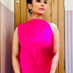 Tanishaa Mukerji Instagram – Oye Hoye! She’s sooo high above me she’s so lovely she’s so Pink she’s me ! ☺️😉💗

Dress @jamesferreiralabel 
#makeup @digambar103