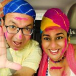 Tanishaa Mukerji Instagram - Scenes from a wholly wholehearted Holi 🧡💜🩷🩵💙💚 Big hugs @tanishaamukerji the warmest, funnest, liveliest, sweet-like-Jalebi host every time 😘😘😘 Tanuja Aunty, love you to the moon n back! . (Holi, Mumbai, dance, colours, party, Jalebi) #holi #colours #friendswhoarefamily #happyholi