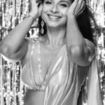 Tanishaa Mukerji Instagram – Throwback to the best moments from my Hair & Make-up Shenanigans from the set! I miss you @makeupbyrishabk and the wonderful fam of #JhalakDikhhlaJaa 🥰💃🏻💅🏻

#TanishaaMukerji #VanityShehnanigans #hairstylist #Makeup #Dance #Loveyou