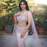 Tanishaa Mukerji Instagram – Sochti hoon ki keh doon …. Dekhti hoon toh… khamosh rehti hoon! 

Stylist – @parikshaat
Outfit – @mansimalhotraofficial
Jewellery – @gehnajewellers1
Photographer – @mr_dhoka.ai