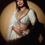 Tanishaa Mukerji Instagram – A perfect combination of sun and moonlight @tanishaamukerji 💫

Stylist – @parikshaat 
Outfit – @bindaniofficial 
Jewelry – @gehnajewellers1 
Photographer – @wadhwaniyaash 

#tanishamukherjee #styledbyparikshaat #indianwear #fashionshoot #mumbai #instalove #2024