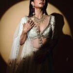 Tanishaa Mukerji Instagram – A perfect combination of sun and moonlight @tanishaamukerji 💫

Stylist – @parikshaat 
Outfit – @bindaniofficial 
Jewelry – @gehnajewellers1 
Photographer – @wadhwaniyaash 

#tanishamukherjee #styledbyparikshaat #indianwear #fashionshoot #mumbai #instalove #2024