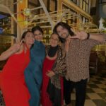 Tanishaa Mukerji Instagram – Tanisha’s Birthday Bash !!! 🎉🎉 What an amazing evening!! Happy Birthday Again @tanishaamukerji #tanuja aunty Star of the evening ♥️♥️♥️
#tanishamukherjee #jhalakdikhlajaa #family #tanujamukherjee #tarunraj #tarunshivani #manisharani #shivthakre9 #birthdaygirl