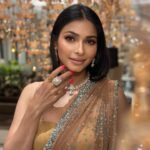 Tanishaa Mukerji Instagram – I always say that when the lens looks at the subject with love …that’s what makes the subject beautiful. @makeupbyrishabk ❤️ it is the eye of the photographer! 

Styling @parikshaat 
Saree @manishmalhotra05 
Jewellery @gehnajewellers1