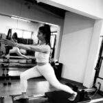 Tanishaa Mukerji Instagram – Work that core! Work multiple muscle groups with combined movements! Keep it interesting 😍 #pilatesgirl #workout #workoutmotivation