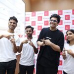 Tanmay Bhat Instagram – Max maza at the OnePlus Experience Store, Phoenix Palladium Mumbai! Bot army 🤝 One Plus community = good times! #NeverSettle @oneplus_india