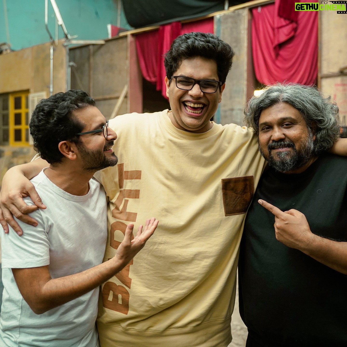 Tanmay Bhat Instagram - Khoob jamega rang jab mil baithenge 3 yaar. @shakunbatra, main aur @vasanbala