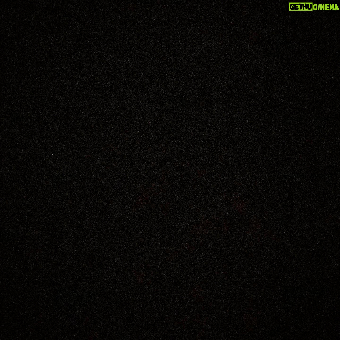 Tannaz Tabatabaei Instagram - #blackouttuesday . کرونا به ما ثابت کرد که ما همه ساکن کره زمین هستیم ، هیچ مرز و محدوده ای هم وجود ندارد،ما انسانها در اصل و ذات انسانی برابریم، و ما همه انسانهای روی کره زمین یک روح مشترک در جسمهای مختلف هستیم، این روح واحد که مثل یک آیینه شکسته شده که در تیکه های کوچک تر آن در انسانها، حیوانات و نباتات تجلی و تجسم پیدا کرده. زندگی همه انسانها موجودات و نباتات مهمه نگاه خودی و غیر خودی که ما منتقد آن در ایدئولوژی کشورمون هستیم، نگاه درستی نیست و معتقدم از نگاه فرد فردمون نشات میگیره همدردی و کنجکاوی در هر انسانی نشان از باز بودن دریچه قلب و روحش نسبت به کره ایست که در آن زیست می کند، ما نمی توانیم انتظار داشته باشیم با جهان در تعامل سیاسی سالم باشیم ولی خود ما مردم نگاه اهم و فل اهم نسبت به این کره خاکی داشته باشیم، آتش سوزی فراگیر در استرالیا و سوختن حیوانات و گیاهان در اونجا به همون اندازه درد ناکه که آتش سوزی در منطقه زاگرس درسرزمین عزیزمون که ریشه در عدم مراقبت از محیط زیست داره و ما تک به تک مسئولیم تا از ریشه اصلاح کنیم، اگر مرز های نگاه و عمق نگرش به دنیا را در خودمون بزرگ تر و وسیع تر کنیم می بینیم ، که همه ما در هر جایی از این کره خاکی، دغدغه عدالت، فقر، خشونت، احترام به حریم شخصی و غیره و غیره رو داریم، و سرکوب و خشونت در تمام دنیا درد ناکه ،فکر می کنم ریشه این خودی و غیر خودی و نگاه فصل کننده خود از دیگری ، ما رو هر روز بیشتر عقب نگه می داره، وقتی جنبشی مردمی از روی عدالت خواهی از سوی ما اتفاق می افته از حمایت شهروندی در هر نقطه از دنیابه همون اندازه خوشحال میشیم که از حمایت شهروند ایرانی، انسانیت مرز نداره، کشور و محدوده نداره، انسانیت یعنی لمس خدا درون تک تک انسانها، حیوانات ،گیاهان، سفیدپوستان و سیاه پوستان، شرقی و غربی هم نداره، شاید بشه این طور معنی کرد که نگاه سیاه و سفید، خودی و غیر خودی رو اول باید از درون در خودمون اصلاح کنیم ، ما شهروند زمینیم