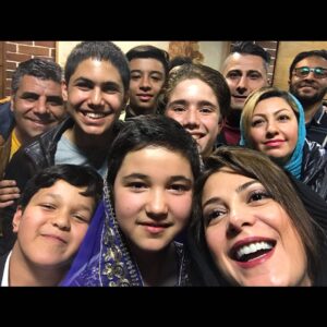Tannaz Tabatabaei Instagram - بچه های خورشید، خورشیدتون درخشید 💫☀️. مهم نیست اطرافتون چقدر سیاه و تلخه مهم اینه که نور درونتون هدایت گر راهتون باشه، وجودتون گنجه❤️ تبریک به آقای مجیدی و همه عوامل فیلم سینمایی خورشید برای درخشش در جشنواره فیلم فجر. عکس :خودم