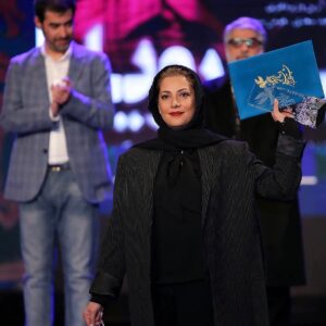 Tannaz Tabatabaei Instagram - .
سازوکار جهان چقدر شگفت انگیزه، و این حال آینده ساز چه رویای غریب و شگفت انگیزی در خودش پنهان کرده
.
ممنونم از تمام تبریک های دوستان و همکاران عزیزم و لطف و مهر  همیشگی مردم ایرانم 
این دومیش ولی تازه شروعه😉
.
ممنونم آرین جان وزیر دفتری عزیز،سخت بود و 
چالش برانگیز و پر زحمت اما نتیجه داد 
🙏💫❤️
.
بی رویای ما رویای فراموش نشدنی مان شد
.
ممنونم از تک تک عوامل فیلم سینمایی بی رویا که بدون شما این رویا برای من ممکن نبود
رویای ما در ستاره های شب پیداست 
.

@arian_vazirdaftari 
@houman_seyedi 
@saberabar 
@shadi_karamroudi 
@azimfarayen 
@rashiddaneshmand 
@alireza.barazandeh 
@elham.moienn 
@saghi.sohrabmanesh 
@bamdad_afshar 
@mohamadbadrloo 
@fadak.film 💫
@saeed.saadi41
@sadaf.tahvildar 👗✂️