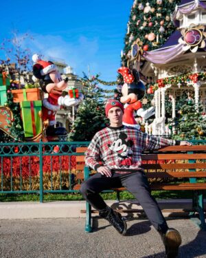 Tanner Buchanan Instagram - Bonjour!!! It’s the Holidays @disneylandparis 

Thank you @disneylandparis for such an amazing time! Loved all the #DisneyXmas decorations and spirit!