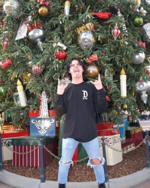 Tanner Buchanan Instagram - Rockin out during the holidays @disneyland

Thank you @disneyland for showing me the magic of @disneyparks and that it can indeed snow in sunny Southern California. 
#DisneylandHolidays
#DisneylandChristmas