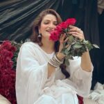 Tanushree Chakraborty Instagram - Ft @tonushree_10 ❤️ Styled by @rudra_saha_official Hair @hairbymousami Makeup @brushofpritam Photo @tathagataghosh #holi #kolkata #tnusreec #rudrasaha #bongbeauty