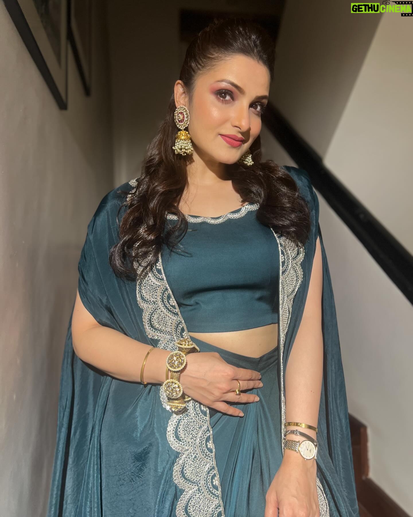 Tanushree Chakraborty Instagram - Festive seasonā¦ š„° . Designer @devikachuriwal Hair @hairbymousami