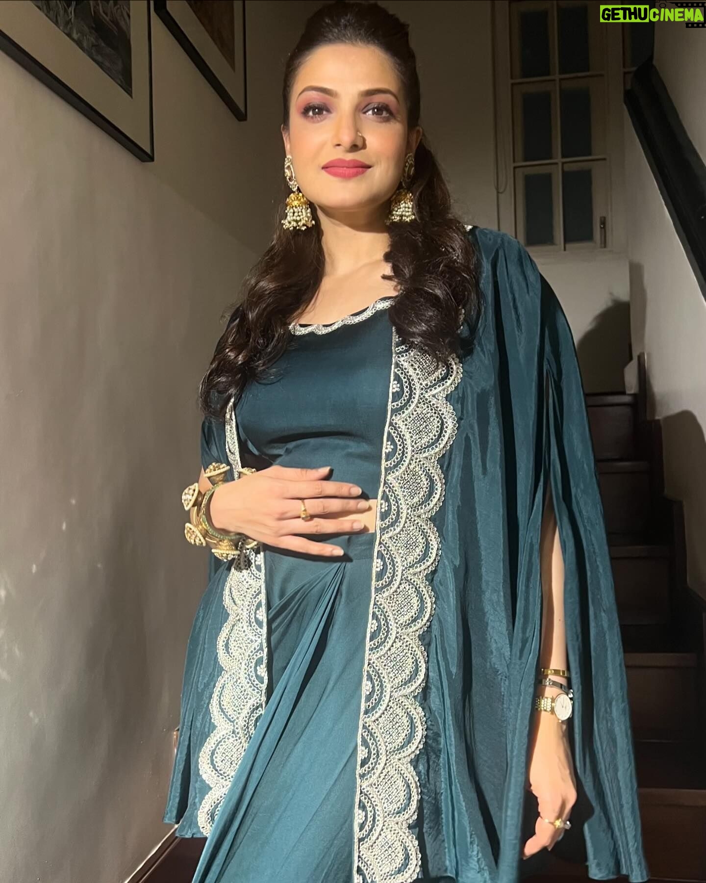 Tanushree Chakraborty Instagram - Festive seasonā¦ š„° . Designer @devikachuriwal Hair @hairbymousami