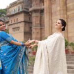 Tanushree Chakraborty Instagram - Bonding by the serene Banaras ghat.. @subhasreechakraborty #banaras #iconiccity #banarasghat #sisters #kashiganga #sareelove #traditional #instagood #parampara #photography