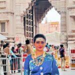 Tanushree Chakraborty Instagram - Lost in the serenity of Kashi Vishwanath 🙏 #divinejourney #KashiVishwanath #Varanasi #HarHarMahadev #Jyotirlinga