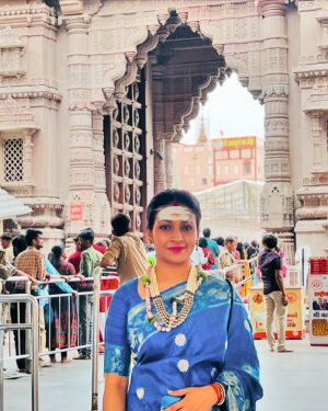 Tanushree Chakraborty Instagram - Lost in the serenity of Kashi Vishwanath 🙏

#divinejourney #KashiVishwanath #Varanasi #HarHarMahadev #Jyotirlinga