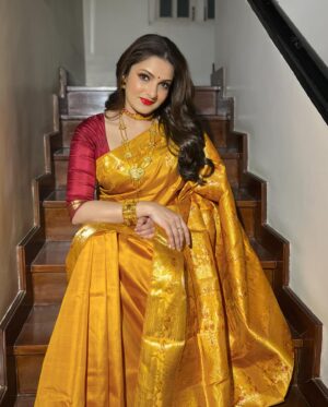 Tanushree Chakraborty Instagram - ❤️❤️..

Hair @hairbymousami 
Styling @rudra_saha_official 
@ummairafashions 
@mayukh_jewellery