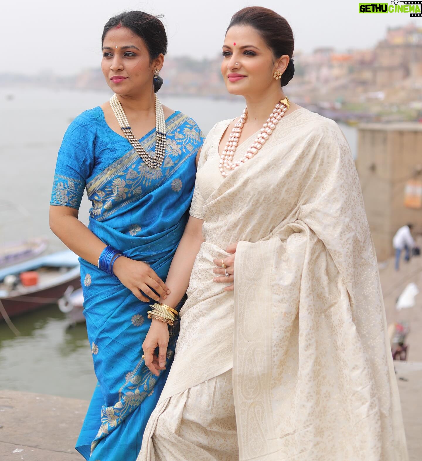 Tanushree Chakraborty Instagram - Wrapped in tradition, draped in elegance: Celebrating the timeless charm of Benaras and our cultural connection. @subhasreechakraborty #BenarasBeauty #SareeLove #benaras #kashi #india #varanasighats #photography #travel #instagood #dasaswamedhghat #incredibleindia #banarasisaree