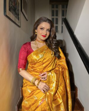 Tanushree Chakraborty Instagram - ❤️❤️..

Hair @hairbymousami 
Styling @rudra_saha_official 
@ummairafashions 
@mayukh_jewellery