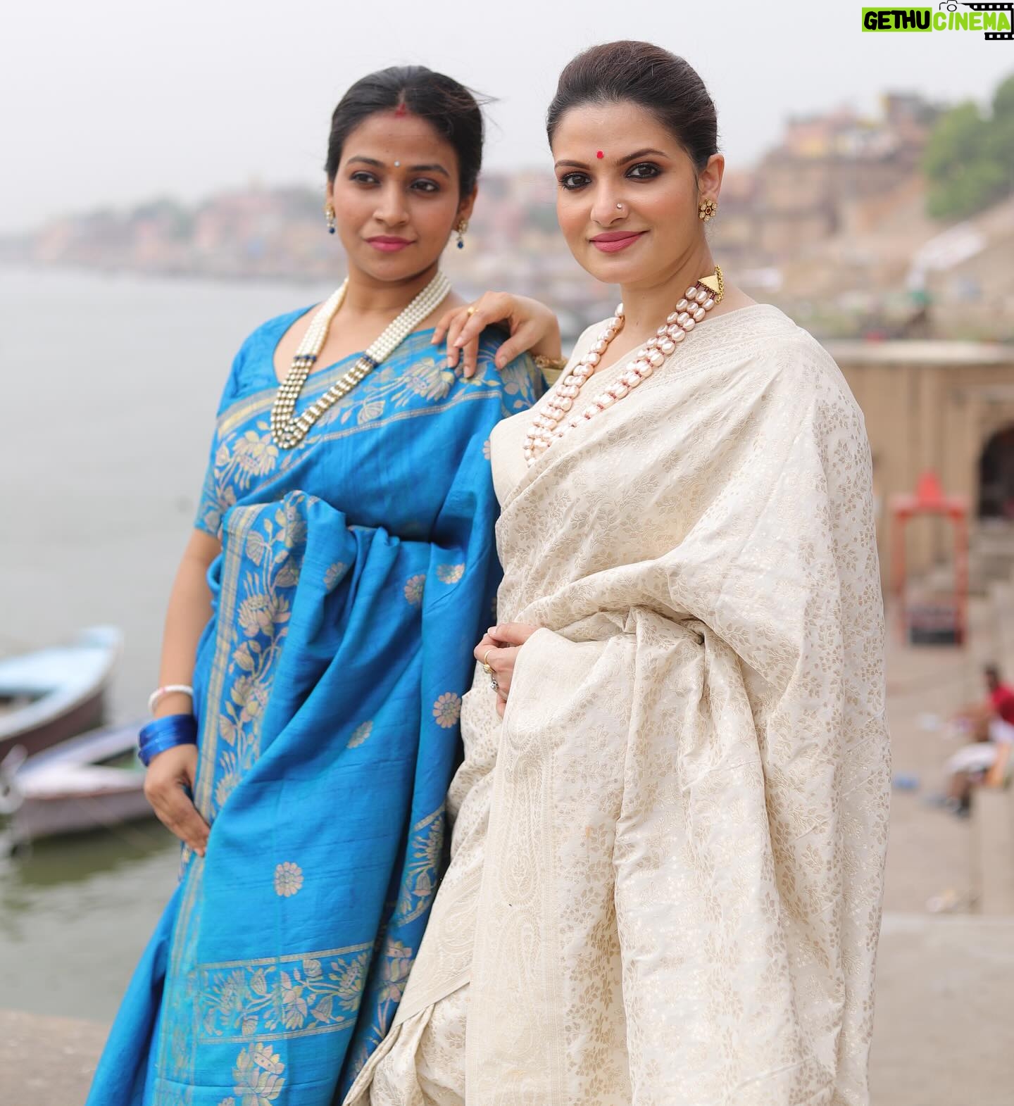 Tanushree Chakraborty Instagram - Wrapped in tradition, draped in elegance: Celebrating the timeless charm of Benaras and our cultural connection. @subhasreechakraborty #BenarasBeauty #SareeLove #benaras #kashi #india #varanasighats #photography #travel #instagood #dasaswamedhghat #incredibleindia #banarasisaree