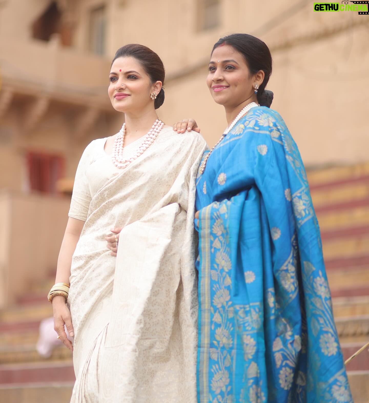 Tanushree Chakraborty Instagram - Wrapped in tradition, draped in elegance: Celebrating the timeless charm of Benaras and our cultural connection. @subhasreechakraborty #BenarasBeauty #SareeLove #benaras #kashi #india #varanasighats #photography #travel #instagood #dasaswamedhghat #incredibleindia #banarasisaree