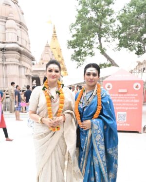 Tanushree Chakraborty Instagram - Lost in the serenity of Kashi Vishwanath 🙏

#divinejourney #KashiVishwanath #Varanasi #HarHarMahadev #Jyotirlinga